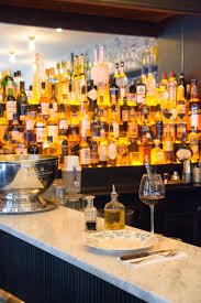 Comptoir Et Arriere Bar Du Cafe Bolivar A Paris Decoration Par Le Studio Emma Roux Deco Cafe Bistrot Parisien Emma
