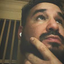 Listen to Guutiga Illimmi by Angajo Lennert-Sandgreen in kalaallisut  playlist online for free