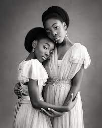 Mother And Daughter Portraits Award Winning Portraits Sue Bryce Education Mother Daughter Photoshoot Mother Daughter Photos Mother Daughter Poses