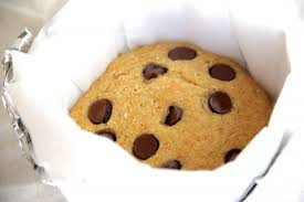 It's vegan, gluten free, low calorie, high fiber and oh, so chocolatey! Skinny Giant Chocolate Chip Cookie By Skinny Girl Standard A Low Calorie Food Blog Low Calorie Desserts 100 Calorie Desserts Vegan Snacks