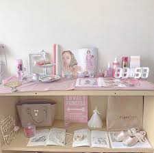 ピュアラモ ルーム お部屋 on instagram pink a 5 さんのお部屋ご紹介 ピュアラモ ルームでは みんなのおしゃれなお部屋を 毎日ピックアップしています decor home decor vanity mirror