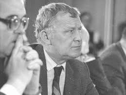 Edward gierek dwukrotnie spotykał się z prymasem wyszyńskim (w 1977 i 1979). Protektorzy I Koledzy Mieczyslaw F Rakowski I Kc Pzpr 1958 1981 Edward Gierek Przystanek Historia