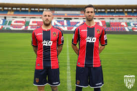 It starts in 1914 when was founded società sportiva fortitudo. Il Cosenza Presenta Le Nuove Maglie C E Anche Una Special Edition