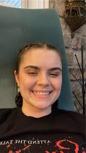 Jenny talking about having no money but doesn't she have fake teeth and lip  fillers? In my opinion Cameron needs the money more for his farm and a  legacy