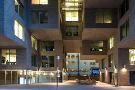 Kad galėtumėme užtikrinti sklandų aptarnavimą, mums labai svarbūs teisingi ir tikslūs klientų kontaktiniai duomenys. Mvrdv Dnb House