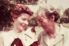 Comenzó a aprender en su mejillones natal y, debido a su talento y habilidades, en los años '70 comenzó a trabajar en la televisión, teleseries, estelares, festivales de viña y peinó a las grandes divas de las pantalla. Yi3mtvif2k8nam