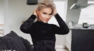 Die ersten 10 jahre ihres lebens verbrachte sie in litauen. Grosster Deutschrap Deal Shirin David Unterschreibt Bei Douglas Hiphopholic De