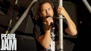 Rockin In The Free World Immagine In Cornice Live In Pistoia Ita Pearl Jam Jam Rockin