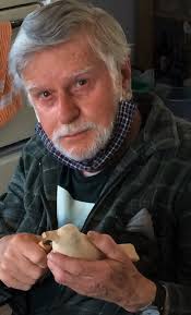 Robert Decelles : un homme de destin et de courage et une légende du parc  national du Mont-Tremblant. Par Pierre Trudel. Son enfance Robert est né à  Montréal en 1939. ''Nos parents