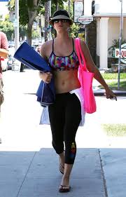 Annie mulgrew, a certified yoga teacher and. Big Bang Theory S Kaley Cuoco Is The Most Dedicated Celebrity Yogi We Know