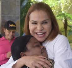 Sonia Mateo en felicitaciones por Navidad: “Me gusta el abrazo pecho a  pecho”