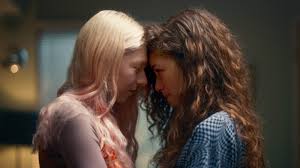 As shown by the jules special, she still has complicated feelings for tyler, the fantasy of a person she attached to nate's online profile shyguy118 that he . Euphoria Staffel 2 Start Trailer Weihnachtsspecial Trouble Don T Last Always Netzwelt
