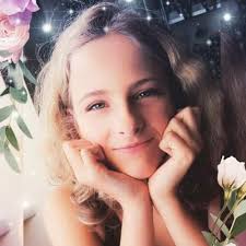 Didn't they do well at the Crafty Crew today making lovely Easter Wreaths.  Lots of fun. The Chatty Chainers were also very busy making plans for our  Community Hub event in June.