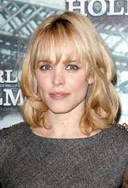 Rachel Mcadams Hair Stylebistro Medium Length Wavy Hair Wedding Hairstyles For Medium Hair Medium Length Hair With Bangs