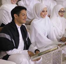 Mula berlakon pada tahun 2015 dan beberapa drama dibintangi beliau yang mendapat perhatian meluas seperti inikah cinta (2016), papa ricky (2017), titian cinta (2017). Farah Nabila