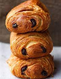 The pain au chocolat recipe. Pain Au Chocolat Ou Chocolatine Les Francais Ont Enfin Tranche Elle A Table