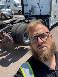 Anyone else makes the same commission pay after 40 hrs .. an dose anyone  else's Company use a the punch buddy app when only getting paid Commission  ..