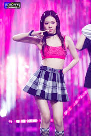 여자, 남자 가리지 않고 노출도가 높아진 케이팝 아이돌 패션 | 유머 게시판 | RULIWEB