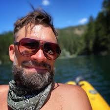 Email Address of @halkoerner Instagram Influencer Profile