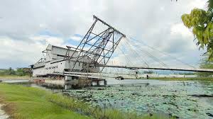 Satu ketika dulu, perak antara pengeluar utama bijih timah dunia sehingga menarik syarikat hindia timur belanda datang dan monopoli perniagaan berkenaan. Harga Tiket Tanjung Tualang Tin Dredge Tt5