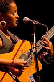 Ainda não temos nenhum álbum desse artista, mas você pode colaborar enviando álbuns de sara tavares. Sara Tavares Womex