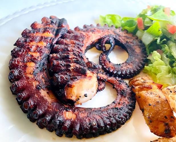 Pulpo a la parrill/Grilled octopus