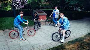Summer of '84 never really gives us a reason why these kids should be friends, and although we spent most of the film watching them hang out, the direction is too stiff to call. Summer Of 84 Mein Nachbar Ist Ein Serienkiller Die Nacht Der Lebenden Texte