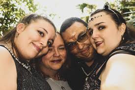 Selena Rowe (@vamploverimora) • Facebook