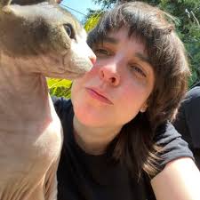 Abril Castillo (@imlittlealice)