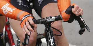 Van schip ha estrenado hoy en la tercera etapa del tour de bélgica un peculiar manillar aerodinámico que le permite colocar los antebrazos. Corendon Circus La Canyon Blocca L Arrivo Di Jan Willem Van Schip Per L Inclinazione Di Freni E Manubrio Spaziociclismo