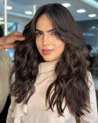 Curtain bangs é tendência! Corte: @joaosenavisage Finalização:  @pablodonato_hair