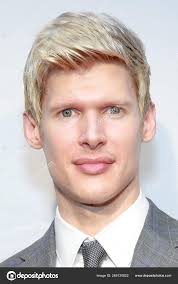 Lucas Steele Vid Ankomst För Den Årliga Drama League Awards — redaktionellt  stockfoto © everett225 #268120822