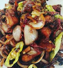 Ada banyak cara membuat ayam kecap yang bisa dikreasikan. Resepi Ayam Goreng Kicap Lada Hitam
