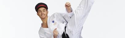 Steven da costa, durante su victoria en la final de kárate, el jueves 5 de agosto, en los juegos olímpicos de tokio. Decouvrez Le Karateka Steven Da Costa Sncf