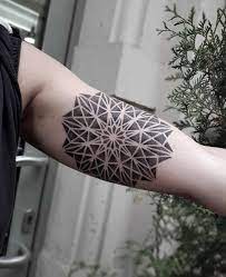 Tatuaz Z Mandala Znaczenie Symbolika 100 Zdjec Tattoos Geometric Tattoo Tatto