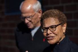 The Battle for the Buck : It Was Called the Super Bowl of Probate. For  Nearly Three Years, Dozens of Lawyers Fought a Bitter, Expensive Contest to  Decide the Fate of an