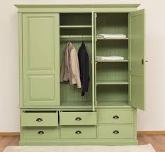 Ein kleiderschrank aus holz fürs raumklima? Aktiv Moebel De Landhaus Kleiderschrank Dielenschrank Garderobenschrank Schrank Andreas Ps363 3 Trg Xl Gross Fichte Massiv Holz Nostalgie Green Antik Lackiert Grun Landhausstil Klassisch Massivholz Vintage Shabby Chic Grunderstil Grunderzeit