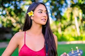 Setelah menjadi juara 1 di salah satu perlombaan modeling di bandung pada tahun 2007. So Sweet 6 Pria Ini Pernah Jadi Pacar Aurelie Moeremans