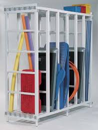 Another Great Storage Idea For Pool Floats Caseta De Piscina Flotadores Piscina Casas Con Piscina