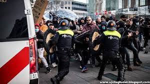 Fehéroroszországban készültségbe helyezik a hadsereg egy részét a folytatódó kormányellenes tüntetések miatt. Brutalis Tuntetesek Vannak Mar Hollandiaban Es Daniaban Is A Lezarasok Ellen Uj Vilagtudat Az Elet Mas Szemmel