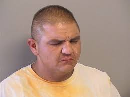 Man arrested after brief chase Monday