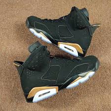 The air jordan 1 mid black/gold patent leather is a premium edition of the classic model featuring a striking patent leather upper in black, white, and metallic gold. Republikanske Parti Udstyr Overlegenhed Jordan 6 Black And Gold Centeret Plasticitet Daddy