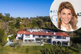 Fuller house actress lori loughlin and her husband designer mossimo giannulli have been holed up in their extravagant estate. Full House No More Lori Loughlin Lists Bel Air Property Amid College Admissions Scandal