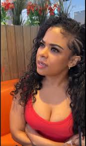 So I don't like Ernestine roll in Kountry Wayne skits but love her in the  soap opera BEYOND THE GATES.