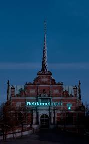 The stock exchange) is a building on slotsholmen in central copenhagen, denmark. Reklamelinjen Flytter Ind Pa Borsen Bureaubiz