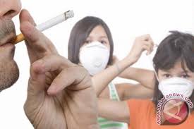 Maybe you would like to learn more about one of these? Merokok Di Mobil Bersama Anak Anak Dilarang Di Inggris Antara News