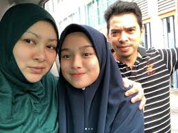 Mengenai kesempatan indah menunaikan umrah buat kali pertama itu, ibu kepada mohamed danish hakim, 9, marissa dania hakim, 7, dan maria danisha hakim, 4, ini bersyukur kerana kembara dan. Merah Hati Cintaku Foto Anak Abby Abadi Dan Norman Hakim Tarik Perhatian Cantik Macam Bidadari