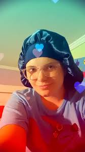 Sharing before bed photos and self-confidence