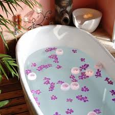 匂い：smell, aroma 香り：aroma いい匂いの：aromatic 普通に「香り」という「いい匂い」はaromaと言いますが、aromaとsmellの前に形容詞を付けたら「悪い匂い（臭い）」の意味としても使えます。 例：aromatic flowers. ãƒªãƒ©ãƒƒã‚¯ã‚¹ã§ãã‚‹ãƒã‚¹ã‚­ãƒ£ãƒ³ãƒ‰ãƒ«ã®äººæ°—ãƒ©ãƒ³ã‚­ãƒ³ã‚°top10 ã„ã„åŒ‚ã„ã®ã‚¢ãƒ­ãƒžã‚¿ã‚¤ãƒ—ã‚‚ãŠã™ã™ã‚ ãƒ™ã‚¹ãƒˆãƒ—ãƒ¬ã‚¼ãƒ³ãƒˆã‚¬ã‚¤ãƒ‰