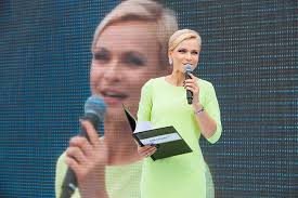 Prowadzenie otwarcia...